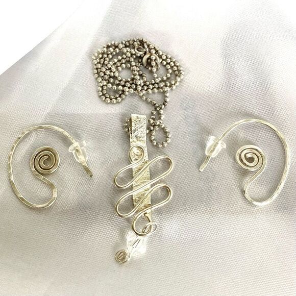 BO# 925 Silver Matching Chain Pendant & Earrings - Picture 1 of 12